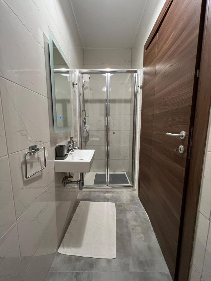 Brand New Apartment 2 Mins From Seafront Сент-Полс-Бей Екстер'єр фото